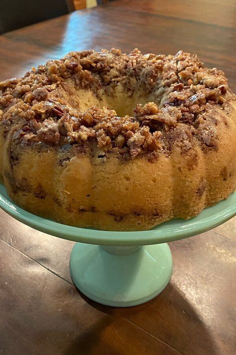 Coffee Cake Bundt, Decadent Cheesecake, Pecan Coffee Cake, Crumb Coffee Cakes, Breakfast Coffee Cake, Coffee Cake Recipes Easy, Pinterest Food, Cake Delicious, Heath Bars