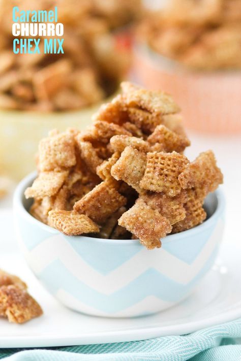 Crunchy Caramel, Chex Mix Recipes, Snack Mix Recipes, Puppy Chow, Chex Mix, Köstliche Desserts, Yummy Sweets, Snack Mix, Cinnamon Sugar