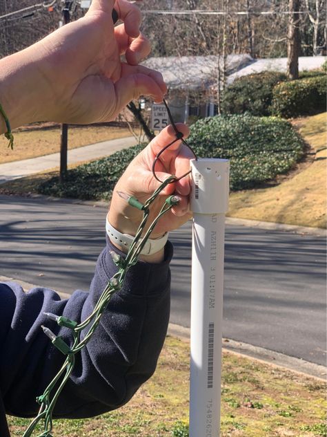 Christmas Lights On Large Outdoor Tree, Flagpole Christmas Lights, Front Yard Christmas Decorations Ideas Diy, Diy Christmas Tree Lights Outdoor, Outdoor Christmas Light Tree, Rope Light Christmas Tree, Diy String Light Christmas Tree Outdoor, Diy Christmas Light Tree Outdoor, Pvc Christmas Lights