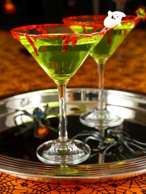 23 Halloween Cocktail Recipes | Entertaining Ideas & Party Themes for Every Occasion >> http://www.hgtv.com/design/make-and-celebrate/entertaining/23-to-die-for-halloween-cocktails-pictures?soc=pinterest Halloween Appetizers For Adults, Halloween Food For Adults, Halloween Recipes Drinks, Postres Halloween, Halloween Entertaining, Halloween Appetizers, Adult Halloween Party, Halloween Cocktails, Halloween Drinks