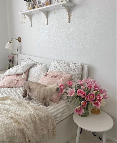 Soft Life Era, A Soft Life, Spring Bedroom, Floral Bedroom, Dekorasi Kamar Tidur, Pinterest Room Decor, Girly Room, Cute Bedroom Decor, Redecorate Bedroom