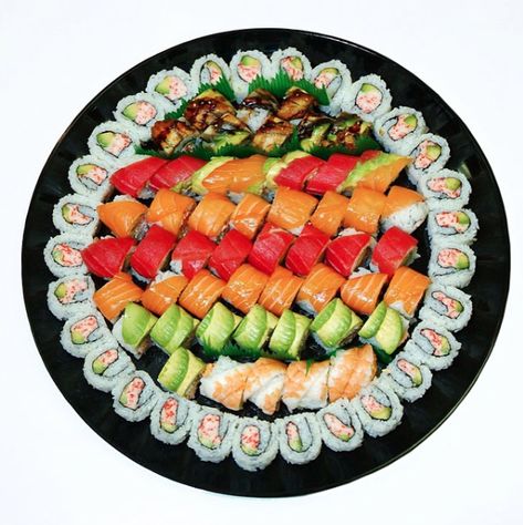 Platter Presentation, Sushi Catering, Sushi Buffet, Japanese Food Packaging, Sushi Aesthetic, Sushi Ideas, Dessert Chef, Seafood Sushi, Japanese Food Sushi