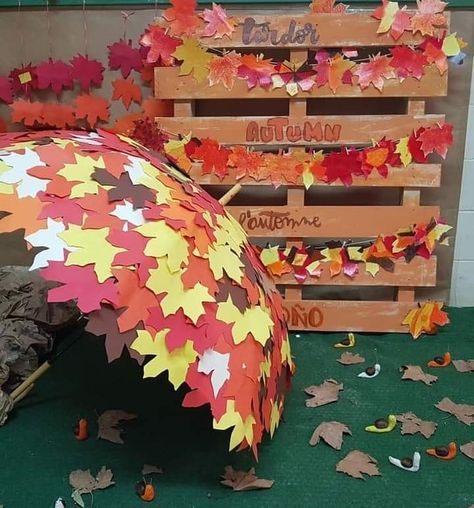 Autumn Decorating Kindergarten, Autumn School Decoration, Autumn Decorations Kindergarten, Fall Festival Decorations, Thanksgiving Table Decor Ideas, Kindergarten Decorations, Flower Crafts Kids, Thanksgiving Table Decor, Fall Arts And Crafts