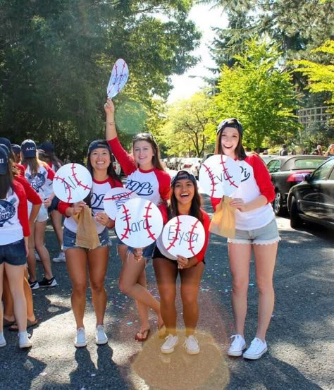 These new ADPis make a run for home at their baseball-themed Bid Day with sneakers and denim shorts. Baseball Theme Bid Day Sorority, Sports Bid Day Theme, Welcome To The Big Leagues Bid Day, Baseball Sorority Theme, Baseball Bid Day Theme, Baseball Bid Day, Homecoming Themes, Sorority Themes, Carnaval Outfit