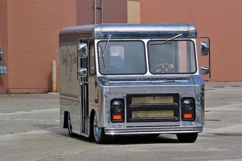 With a good polish, you could literally see yourself in the reflection of this '70 P10. Electric Van, Mens Vans Shoes, Roadster Shop, Step Van, Chevy Van, Best Jdm Cars, Panel Truck, Union City, Cool Vans