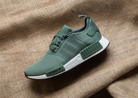 adidas NMD R1 Trace Green Sporty Fashion, Adidas Shoes Outlet, Sport Clothing, Boost Shoes, Sneaker Magazine, Walk In My Shoes, Adidas Nmd R1, Gym Outfits, Nmd R1