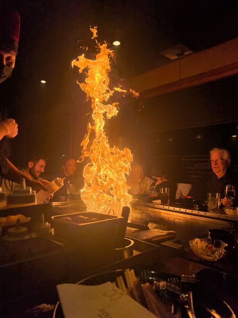 Hibachi Restaurant Aesthetic, Hibachi Aesthetic, Hibachi Date, Hibachi Birthday Party, Backyard Dinner Party Table, Hibachi Restaurant, Shae Butter, Sushi Aesthetic, 19th Bday