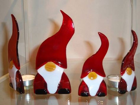 Fused glass santa candle holders Fused Glass Cardinal, Kiln Glass Art, Fused Glass Candle Holder, Fused Glass Panel, Fused Glass Christmas, Fused Glass Dishes, Glass Fusion Ideas, Fused Glass Artwork, Glass Christmas Decorations