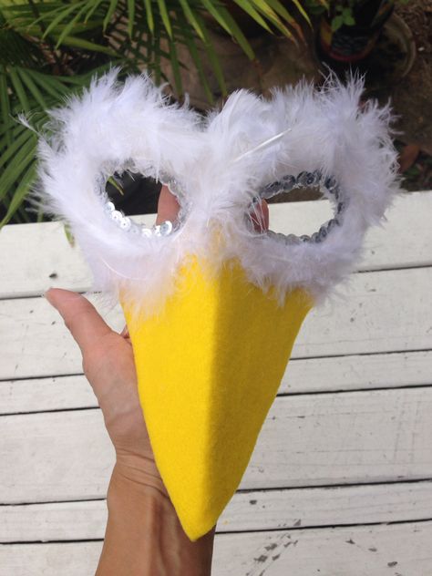 Duck mask - feathers, sequence, cardboard for beak and felt. Made by @meatica Goose Costume, Beak Mask, Duck Mask, Duck Costume, Animal Masks For Kids, Chicken Costume, Duck Costumes, The Mask Costume, Chicken Costumes