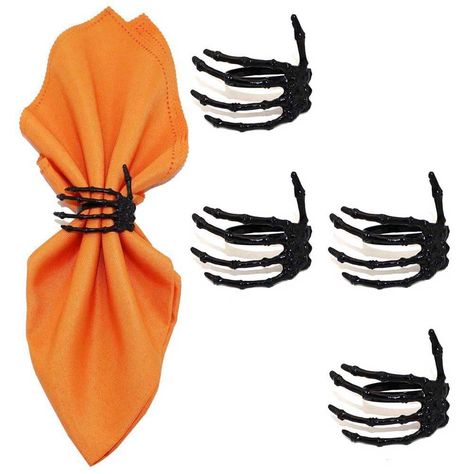 Party Dinner Table Decor, Halloween Napkin Rings, Pelottava Halloween, Napkin Holder Rings, Uhyggelig Halloween, Halloween Napkins, Black Napkins, Halloween Party Dinner, Dinner Party Table