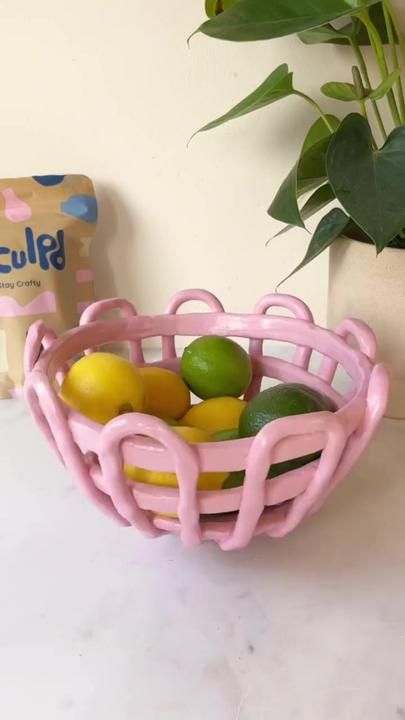 Fruit Bowls Ceramic Pottery, Clay Tiktok, Ceramics Fruit Bowl, Clay Fruit Bowl, Clay Fruit Basket, Fruit Plate Pottery, Fruit Pottery, Ceramic Bowl With Fruit, Funky Fruit Bowl