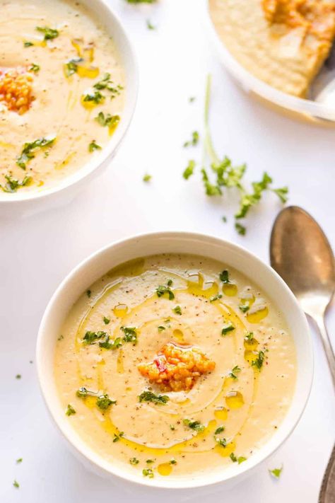 Cauliflower Chowder, Roasted Garlic Hummus, Roasted Garlic Cauliflower, Simply Quinoa, Healthy Comfort Food, Keto Food, Healthy Soup Recipes, Healthy Soup, Roasted Garlic