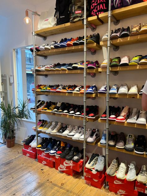 london - shoe store #vintage #fashion #jordans Shoes Decor, Shoe Palace, London Shoes, Shoe Store, Clothing And Shoes, Vintage Fashion, London, Clothes