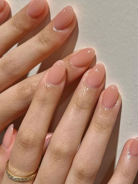 subtle round shape nails Subtle Nails Gel, Natural Shellac Nails Classy, Simple Nail Designs Short Nails Oval, Neutral Short Round Nails, Neutral Almond Short Nails, Dip Nail Natural Look, Squarish Round Nails, Minimalist Nails By Skin Tone Range, Natural Rounded Nails