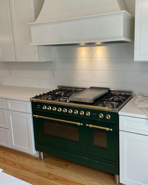 ILVE Appliances UK on Instagram: “The jewel of the kitchen: Emerald green and Brass is such a sophisticated combination, we love the contrast against these white units 🤍…” Green Range Cooker, Kitchen Emerald Green, Ilve Appliances, Green Appliances, White Units, All White Kitchen, Kitchen Stove, The Jewel, Green Kitchen