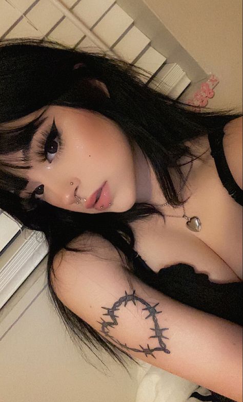 Alt Female Tattoos, Cool Tattoos Alt, Alt Tattooed Girl, Alt Women Tattoos, Women Tattoos Aesthetic, Ary1ku Instagram, Goth Aesthetic Tattoos, Grunge Tattoo Sleeve, Soft Grunge Tattoo