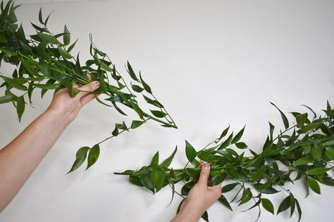 Greenery Garland Wedding Table, Wedding Table Greenery Runner, Greenery Runner Wedding, Italian Ruscus Table Runner, Diy Table Garland, Table Runner Wedding Ideas, Greenery Table Runner Wedding, Diy Wedding Greenery, Greenery Table Runner