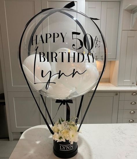 🌸 ROSIE’S BALLOON BAR 🌸 on Instagram: "HAPPY 50th BIRTHDAY!! hot air balloon with small hatbox, and fresh flowers 🥳😍 ✨message me for prices✨ #balloons #gift #birthday #hotairballoon #bubbleballoon #personlisedballoons" Birthday Bobo Balloon Ideas, Mom 50th Birthday Ideas Gifts, Bobo Balloon Ideas Birthday, Happy Birthday Balloons Bouquet, Small Balloon Bouquet Ideas, Gift With Balloons, Bobo Balloon Ideas, Birthday Balloons Bouquet, Moms 50th Birthday Gift