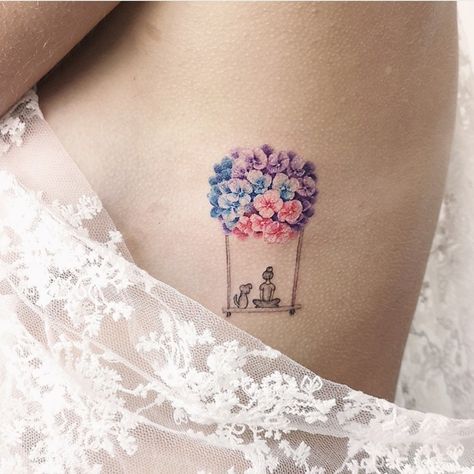 Tattoos For Women Cat, Tattoo Touch Up, Balloon Tattoo, Wrap Tattoo, Flower Wrist Tattoos, Mom Tattoo Designs, Circle Tattoos, Tattoos For Women Half Sleeve, Cute Tiny Tattoos