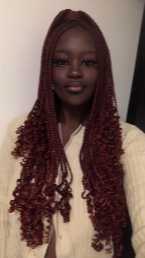 Burgundy Hair Box Braids, Dark Red Braids With Curls, Burgundy Hair Black Women Braids, Burgundy Knotless Braids With Curly Ends, Burgundy Box Braids With Curly Ends, Red Braids On Dark Skin, Maroon Box Braids, Burgundy Braids On Dark Skin, Burgundy Braids With Curls