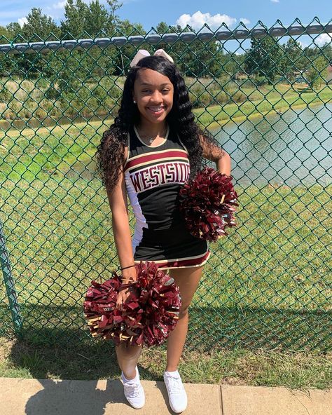 3,390 Likes, 29 Comments - lindseyyy🙂🖤 (@lindseyyy.jaee) on Instagram: “senior year 🤩 first game august 24th 🤞🏽” Cheerleader Hairstyles, Cheerleading Picture Poses, Black Cheerleaders, Cheerleading Photos, Cute Cheer Pictures, Cheer Poses, Latina Outfit, Cheerleading Hairstyles, Cheerleading Pictures