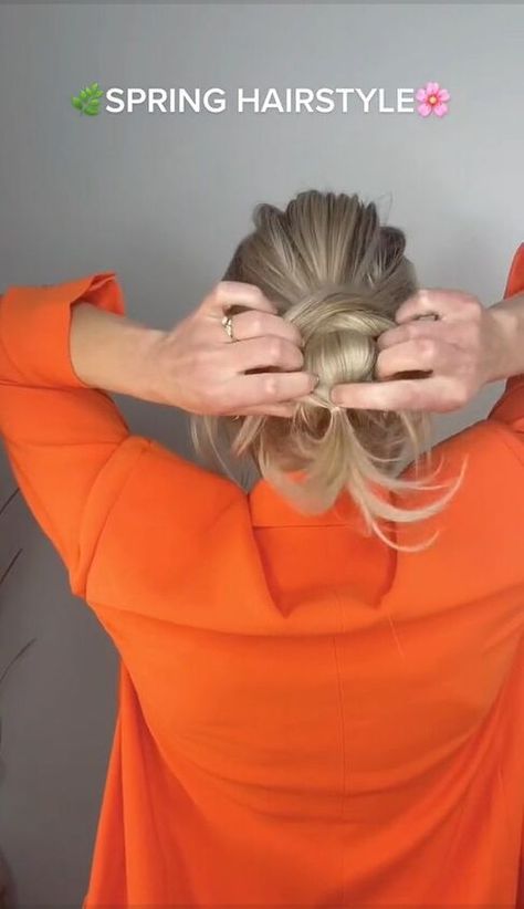 This is a guide on an easy hack for the perfect bun hairstyle. Learn a cute bun hairdo in this quick post. Easy Bun For Layered Hair, Easy Pulled Back Hairstyles, Easy Low Bun Hairstyles, Bun Hairdo, Quick Buns, Cat Eye Makeup Tutorial, Cute Bun, Hair Donut, Perfect Bun