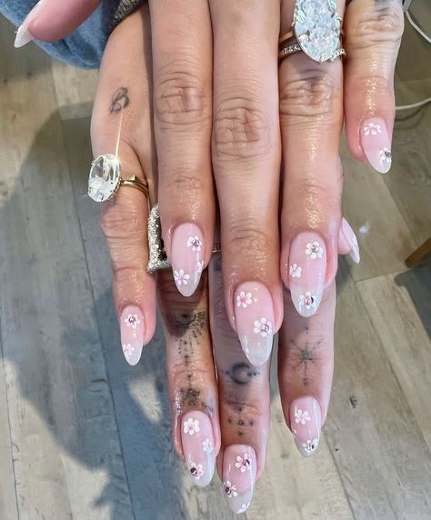 Cherry Blossom Nails, French Tip Acrylic Nails, Her Nails, Acrylic Nails Coffin Short, Opi Nails, Heart Nails, Funky Nails, Floral Nails, Hailey Bieber