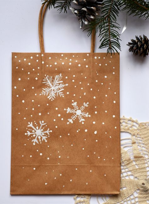 Diy Christmas gift bags Handmade Christmas gifts for Christmas gift bag holiday bag design ideas — Alla Dickson Art & Goods Kraft Paper Gift Bags Ideas, Xmas Diy Crafts Handmade Gifts, Christmas Bag Design, Diy Christmas Bags Ideas, Decorating Gift Bags Ideas, Decorate Brown Paper Bag, Paper Bag Design Ideas Creative, Paper Bag Christmas Craft, Paper Bag Christmas Gift Bags