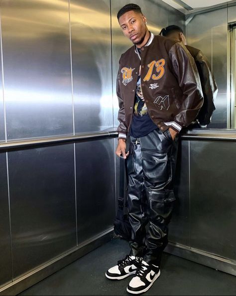 Baggy Leather Pants Outfit, Leather Pants Outfit Men, Outfits With Leather Pants, Baggy Leather Pants, Brown Leather Pants Outfit, Trousers Outfit Men, Leather Trousers Outfit, Outfit Informal, Leather Pants Black