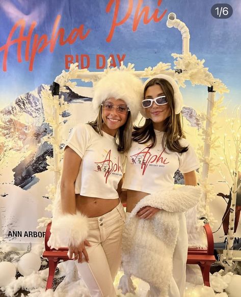 Aspen Frat Party Outfits, Bid Day Signs For New Members, Apres Ski Bid Day, Sorority Ski Theme, Alpha Phi Bid Day, Ski Bid Day Theme, Sorority Bid Day Themes, Sorority Recruitment Themes, Abc Party Costumes