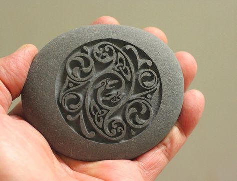 SJ Engraving Dremel Crafts, Beach Stones Jewelry, Dremel Carving, Dremel Projects, Art Pierre, Dremel Wood Carving, Hand Carved Stone, Stone Engraving, Celtic Design