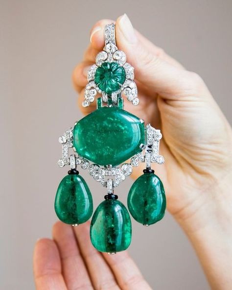 All posts • Instagram Cartier Emerald, Viren Bhagat, 13 November, Art Deco Brooch, International Jewelry, Antique Brooches, Diamond Brooch, Royal Jewels, Fabulous Jewelry