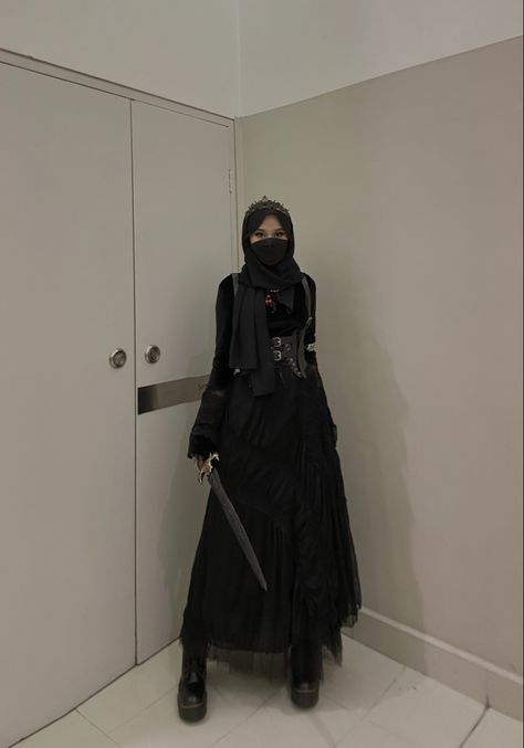 Muslimah Black Outfit, Gothic Hijab Outfit, Black Veil Outfit, Mafia Hijab Style, Cosplay Anime Outfits Hijab, Cosplaystyle Anime Hijab, Mafia Outfit Women Hijab, Mafia Style Women Hijab, Hijabi Warrior