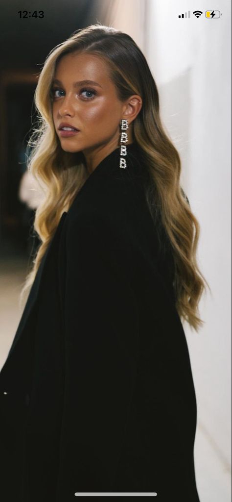 Wedding Guest Makeup Blonde Hair, Long Formal Hair Down, Pulled Back Down Hairstyles, Elegant And Simple Hairstyles, Long Hair Pinned To The Side, Evening Event Hairstyles, Wedding Hair Fine Hair Down, Midlength Hairstyles For Wedding Guest, Wedding Hair Curtain Bangs Half Up