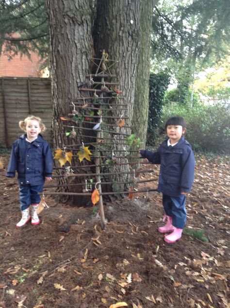 Reception pupils have been making a natural Christmas Tree in Forest School today. Forest School Reading Area, Forest School Christmas Tree, Forest School Environment, Forest School Storage Ideas, Forest School Christmas Activities, Winter Forest School Ideas, Forest School Autumn Activities, Forest School Winter Activities, Outdoor School Decorations