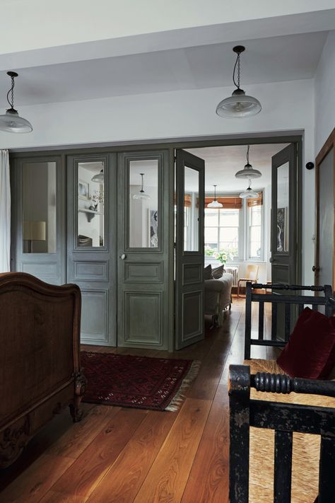 The garden-level basement of an artist couple’s York townhouse is outfitted as a vacation rental. Photograph by Jan Baldwin from Perfect English Townhouse. Playroom Transformation, English Townhouse, Artist Couple, Emily Henderson Design, Basement Layout, Victorian Townhouse, Perfect English, Port Angeles, Basement Walls