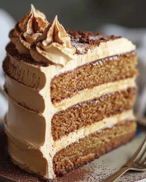 Buttercream Cake Recipe, Recipes Tower, Optimal Recipes, Perfect Cake Recipe, Coffee Buttercream, Chocolate Dreams, Vanilla Bean Ice Cream, Caramel Coffee, Caramel Cake