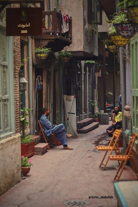 Pakistani Streets Aesthetic, Old Delhi Aesthetic, Lahore Fort Photography, Androon Lahore, Pakistani Architecture, Indian Places, Delhi Photography, Artistic Portrait Photography, Old School Aesthetic