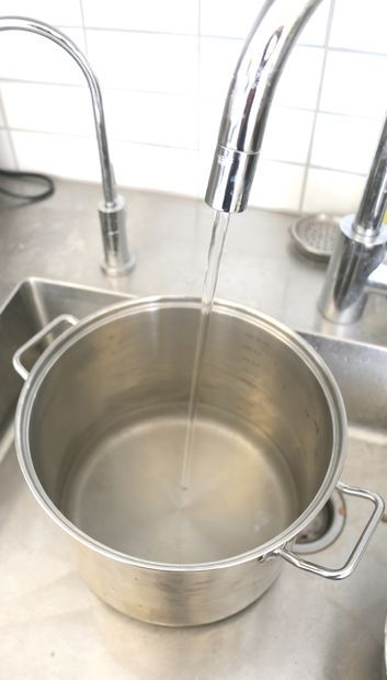 How to Distill Water How To Distill Water, Distilled Water Diy, Distillation Process, Clean Drinking Water, Water Source, Water Weight, Water Recipes, Distilled Water, Survival Prepping