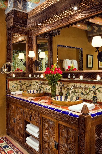 Mexican Style Bathrooms, Mexican Bathroom Ideas, Hacienda Bathroom, Mexican Style Bathroom, Hacienda Style Kitchen, Mexican Home Design, Mexican Style Kitchens, Mexican Style Homes, Spanish Style Bathrooms