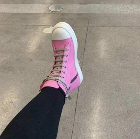 Pink Rick Owens, Rick Owens Shoes Outfit, Rick Owens Boots, Rick Owens Shoes, Pretty Shoes Sneakers, Sneakers Fashion Outfits, Cute Sneakers, Hype Shoes, Aesthetic Shoes