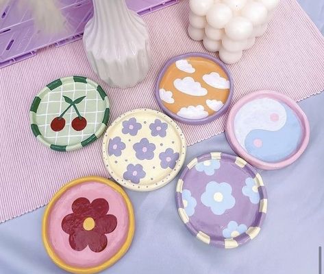 Flower Trinket Dish, Clay Tray, Flowers To Make, Fruits And Flowers, Clay Plates, Cherry Flower, Tanah Liat, Pottery Painting Designs, Clay Diy Projects