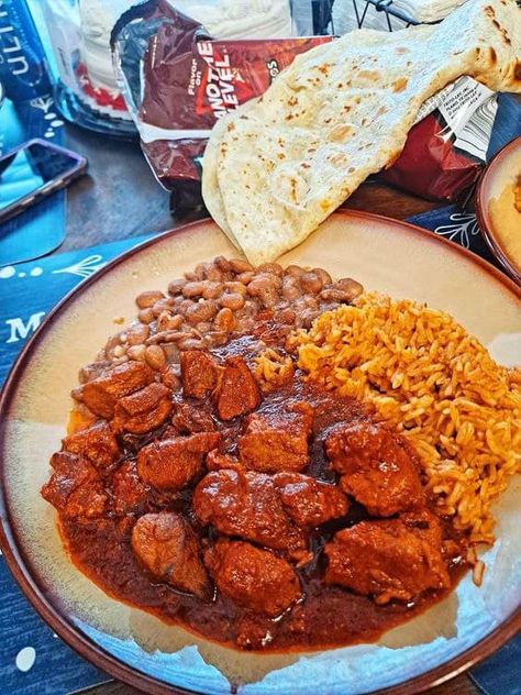 Chile Colorado with Rice & Beans Plate - Easy DIY Recipes Easy Mexican Recipes, Mexican Food Dishes, Chile Colorado, Mexican Kitchen, Healthy Lunch Snacks, Rice Beans, Easy Mexican, Mexican Food Recipes Easy, Lunch Recipes Healthy