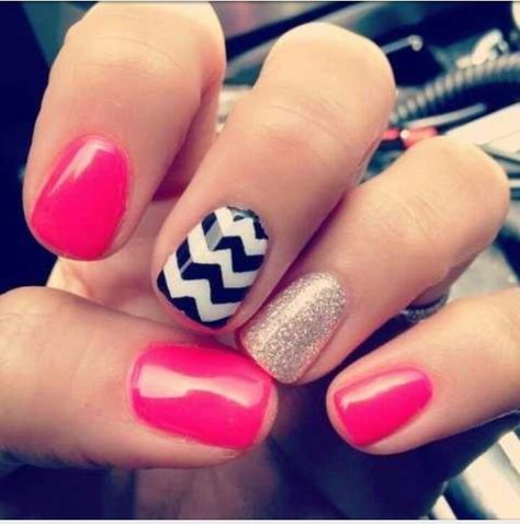 Zig zag manicure Chevron Nails, Her Nails, I Love Nails, Cute Nail Designs, Nail Art Tutorial, Nail Stamping, Creative Nails, Nail Polishes, Love Nails