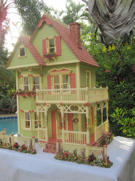 Even Adults Would Love These 30 Amazing Dollhouses	 Even Adults Would Love These 30 Amazing Dollhouses Casas The Sims 4, Victorian Dollhouse, Victorian Dolls, Barbie House, Miniature Houses, Miniature House, Fairy Houses, Miniature Furniture, Victorian Gothic