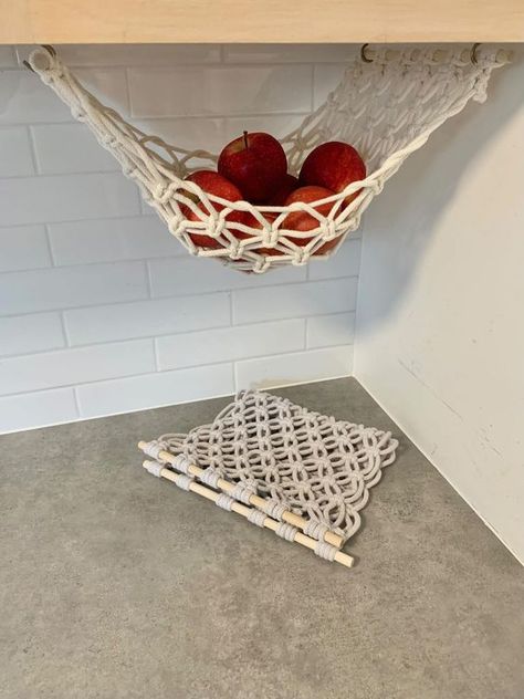 cedar_and_wool on Instagram: Kitchen Kangaroos are February’s Feature Made to Order item! These are a great, versatile space saver. We use ours for bread and/or… Kitchen Hammock, Hammock Pattern, Macrame Projects Ideas, Diy Laundry Basket, Instagram Kitchen, Mini Macrame, Textile Crafts, Macrame Ideas, Space Saver