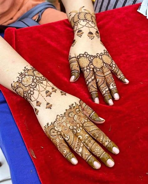 Hema Kanani Mehndi Designs, Brother Wedding Mehndi Design For Sister, Bridal Sister Mehndi Design, Hand Mehendi, Short Mehndi Design, Eid Mehndi, Mehndi Designs Bridal Hands, Mehndi Design Pictures, Very Simple Mehndi Designs