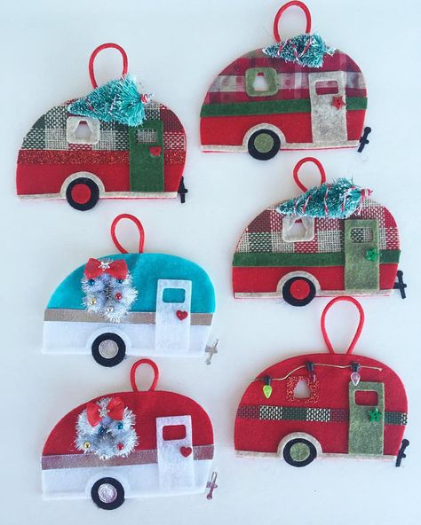 These camper ornaments will be listed shortly. I'll also be listing a few daily! #camper#camperornament#vintage#vintagecamper#vintagecamper#christmas#christmastree#shasta#airstream#feltornaments#wanderlust#glamping#griswalds#griswaldfamilychristmas#christmasdecor#christmas#thelilfeltshoppe#etsy#handmadeisbetter#makersgonnamake#retro#create4theholidays#christmastruck#christmascamper#bottlebrushtree Camper Crafts, Camping Ornaments, Camper Christmas, Felt Garlands, Camper Ornament, Christmas Decorations Ideas, Felt Christmas Decorations, Felt Ornament, Christmas Felt