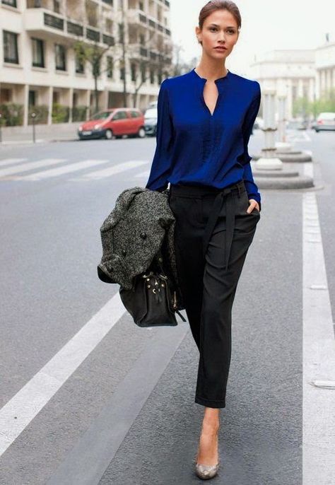 With zara black pants cobalt top and and lamb pumps (python)I like the outfit, but not the python shoes. Rok Midi, Elegant Work Outfits, Mode Tips, Walking Down The Street, Style Casual Chic, Spring Work Outfits, Chique Outfits, Outfit Trends, Winter Outfits For Work