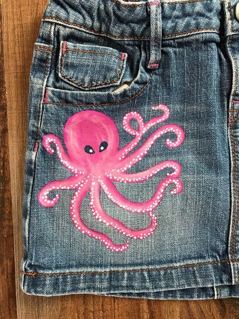 Outfit Painting, Painted Octopus, Boho Yarn, Girls Denim Skirts, Painted Shorts, Diy Pants, Fabric Paint Diy, Preemie Clothes, Painted Clothing